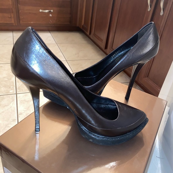 Gucci Heels! - Picture 2 of 7